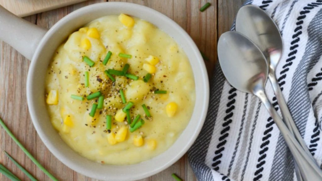 sopa cremosa de papa y maíz