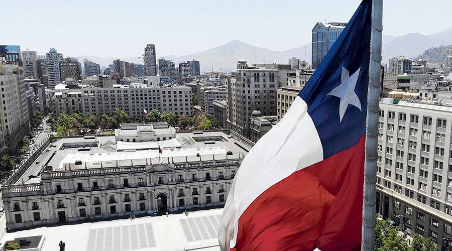Chile, edificios y bandera